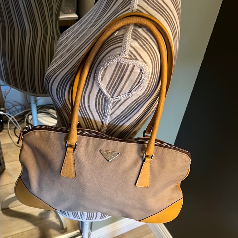 🛑 1 hour sale. Prada, Tan & brown, leather trim and corners w/ canvas, w… - Picture 3 of 16